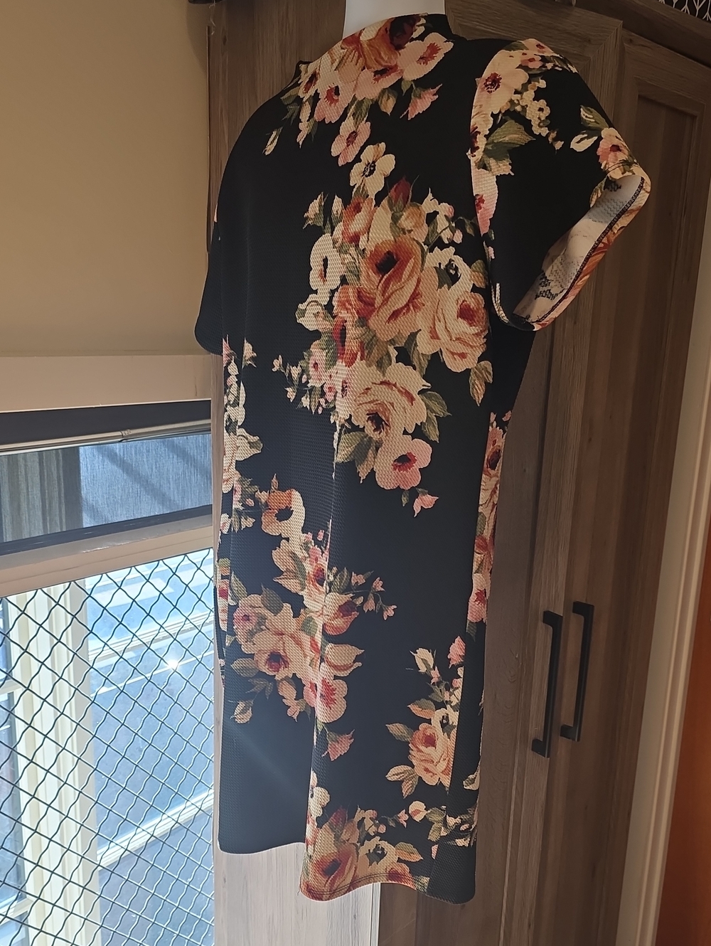 🌸"GLITZ" Pullover Stretch Short Sleeve Black Floral Midi Dress 2x - Picture 7 of 12